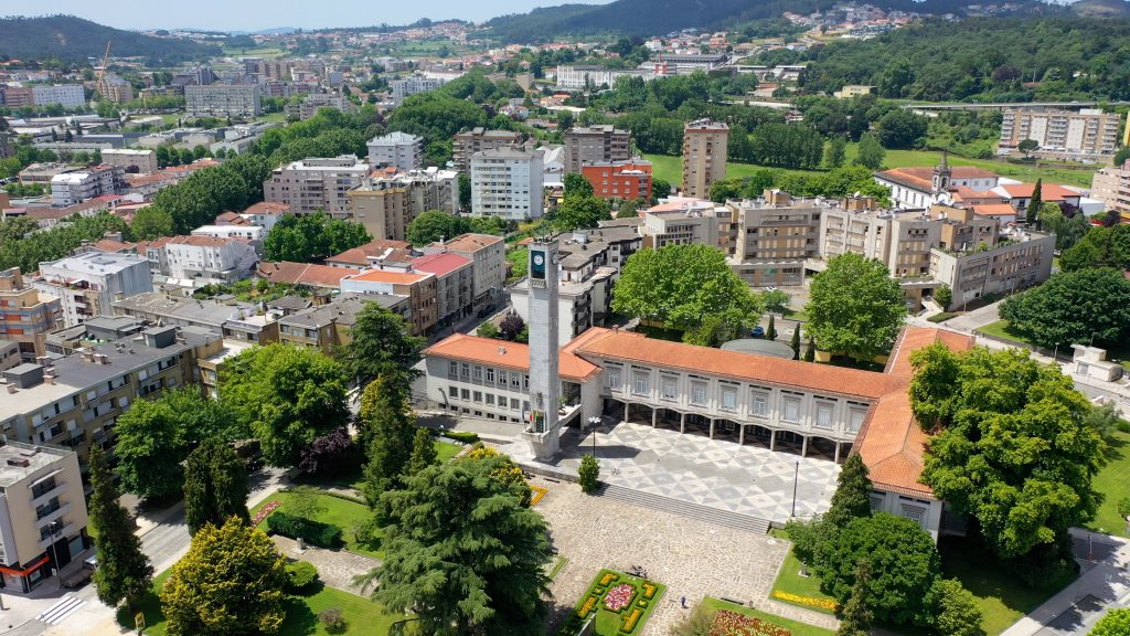 Vista aérea da cidade de Famalicão